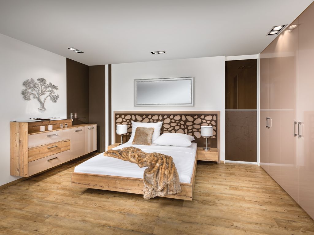 Schlafzimmer mit Kufenbett