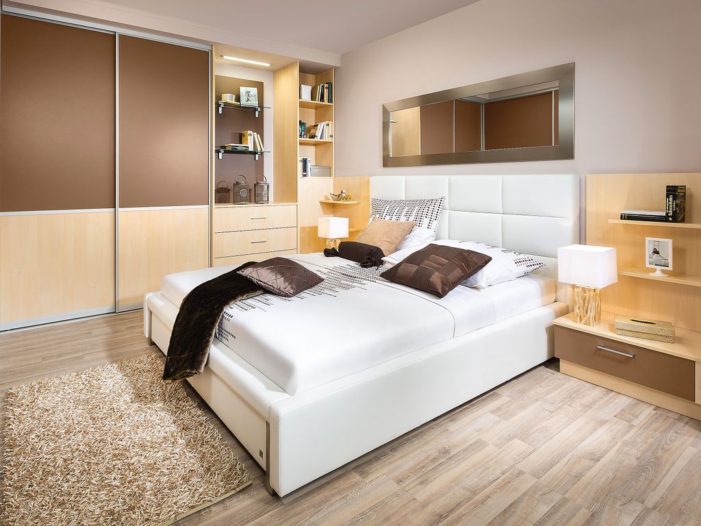 Schlafzimmer mit Stoffbett