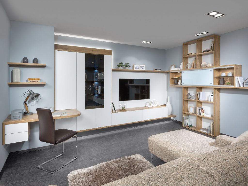 Wohnzimmer mit Arbeitsplatz