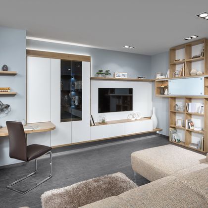 Wohnzimmer mit Arbeitsplatz