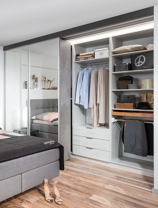 Schrank mit Indoor-Schiebetüren
