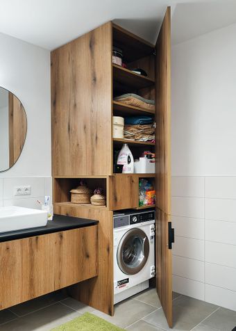 Schrank mit Waschmaschinenverbau