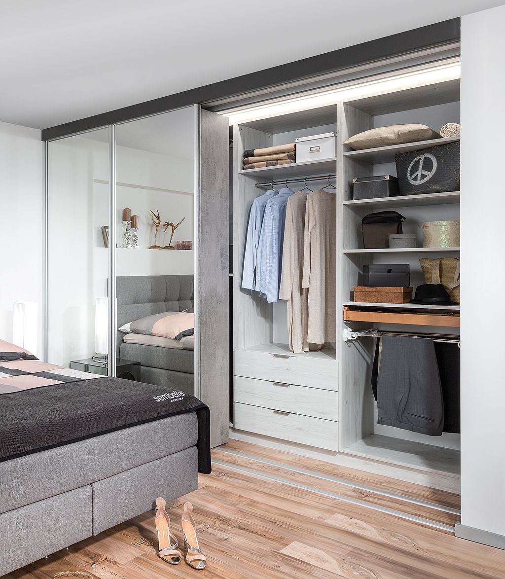 Schiebetür-Schrank