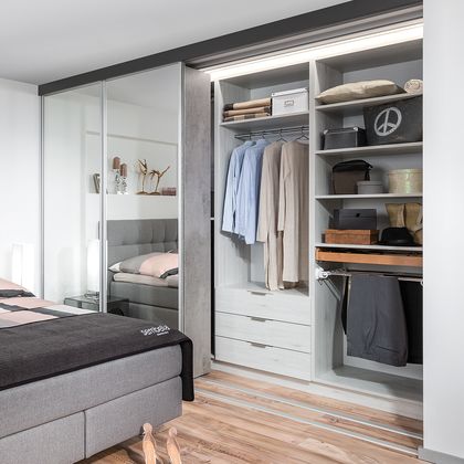 Schiebetür-Schrank