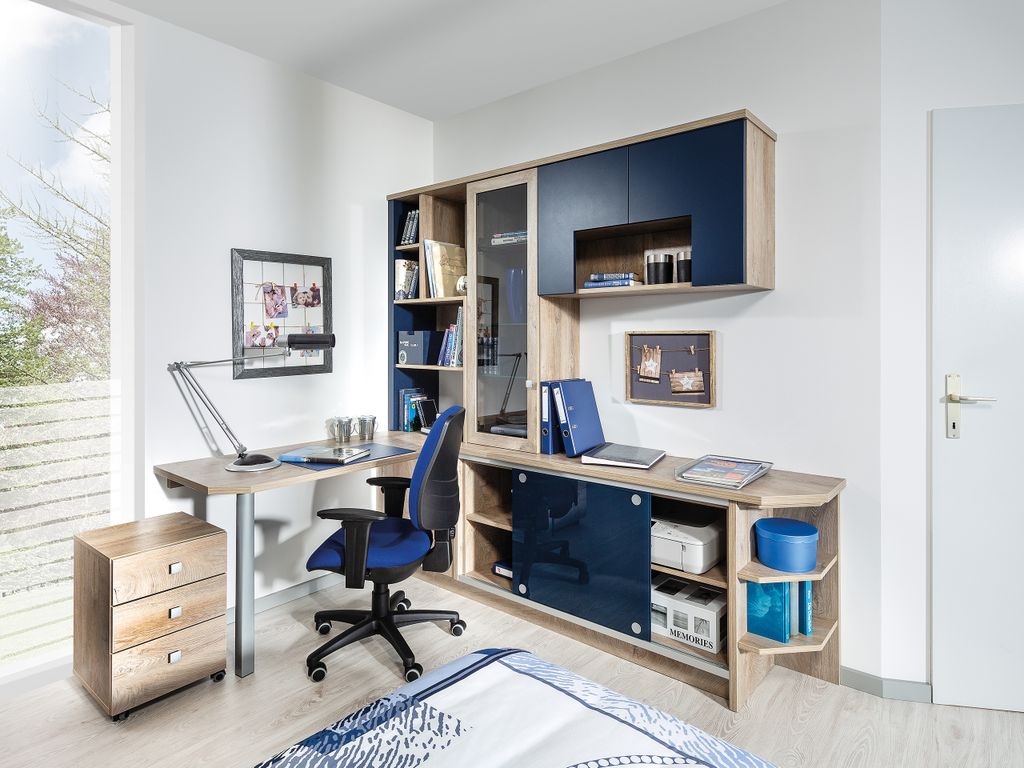 Büro mit Schreibtisch