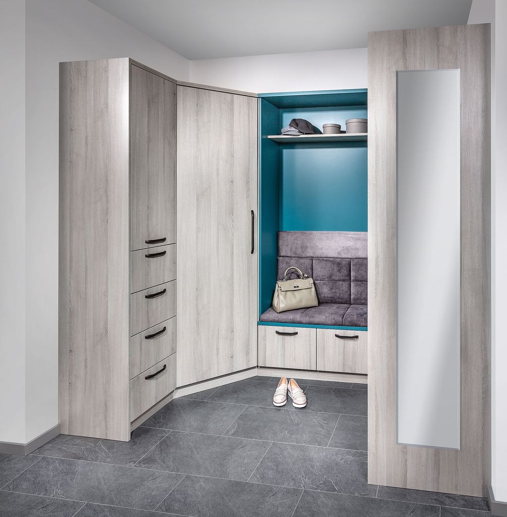 Vorzimmer mit Eckschrank