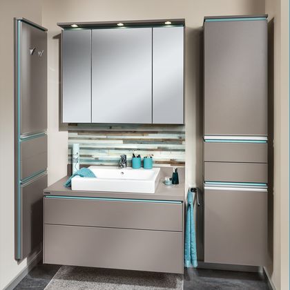 Bad mit Spiegelschrank